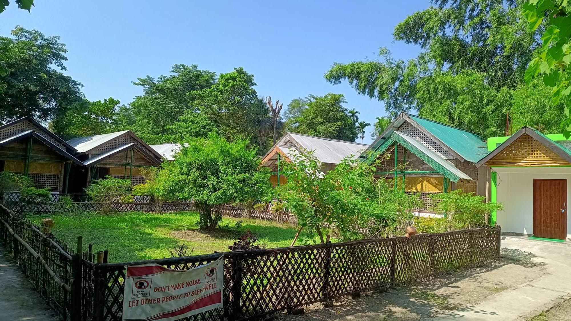 Jyoti Home Bamboo Garden Lodge Majuli エクステリア 写真